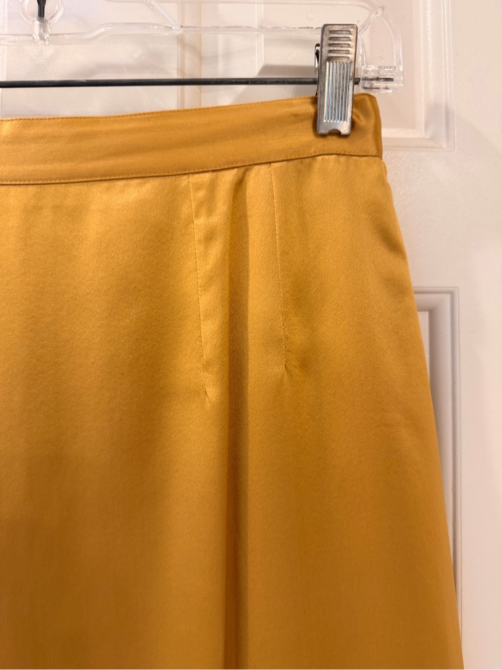 AKA New York Golden Silk Straight Skirt, Fully Lined, Back zip, Elegant! Sz 8 - Picture 2 of 15